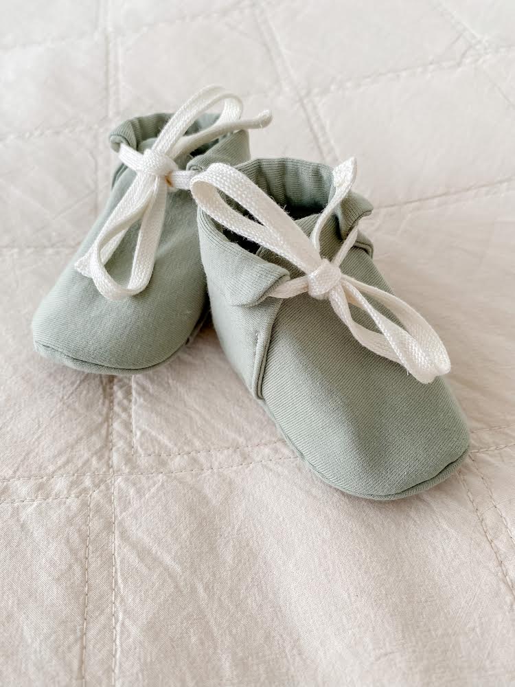 Snuggly Jacks Booties -sage Jersey Booties