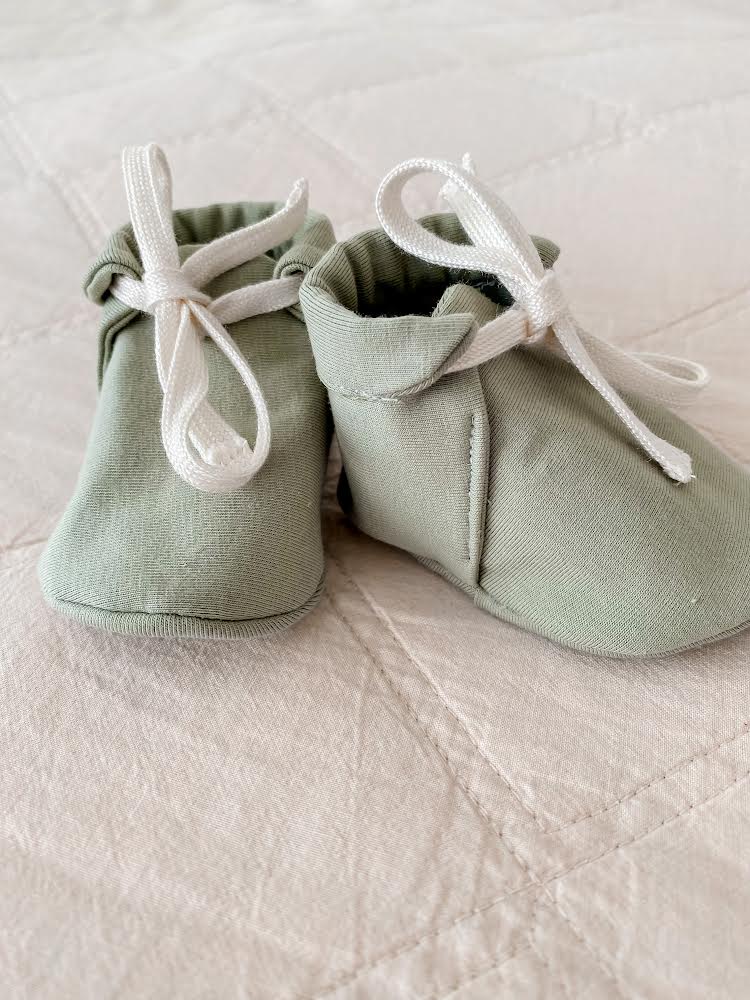 Snuggly Jacks Booties -sage Jersey Booties