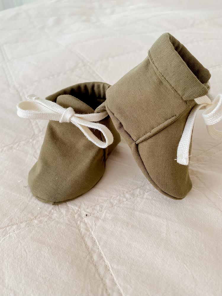 Snuggly Jacks Booties - Olive Jersey Booties