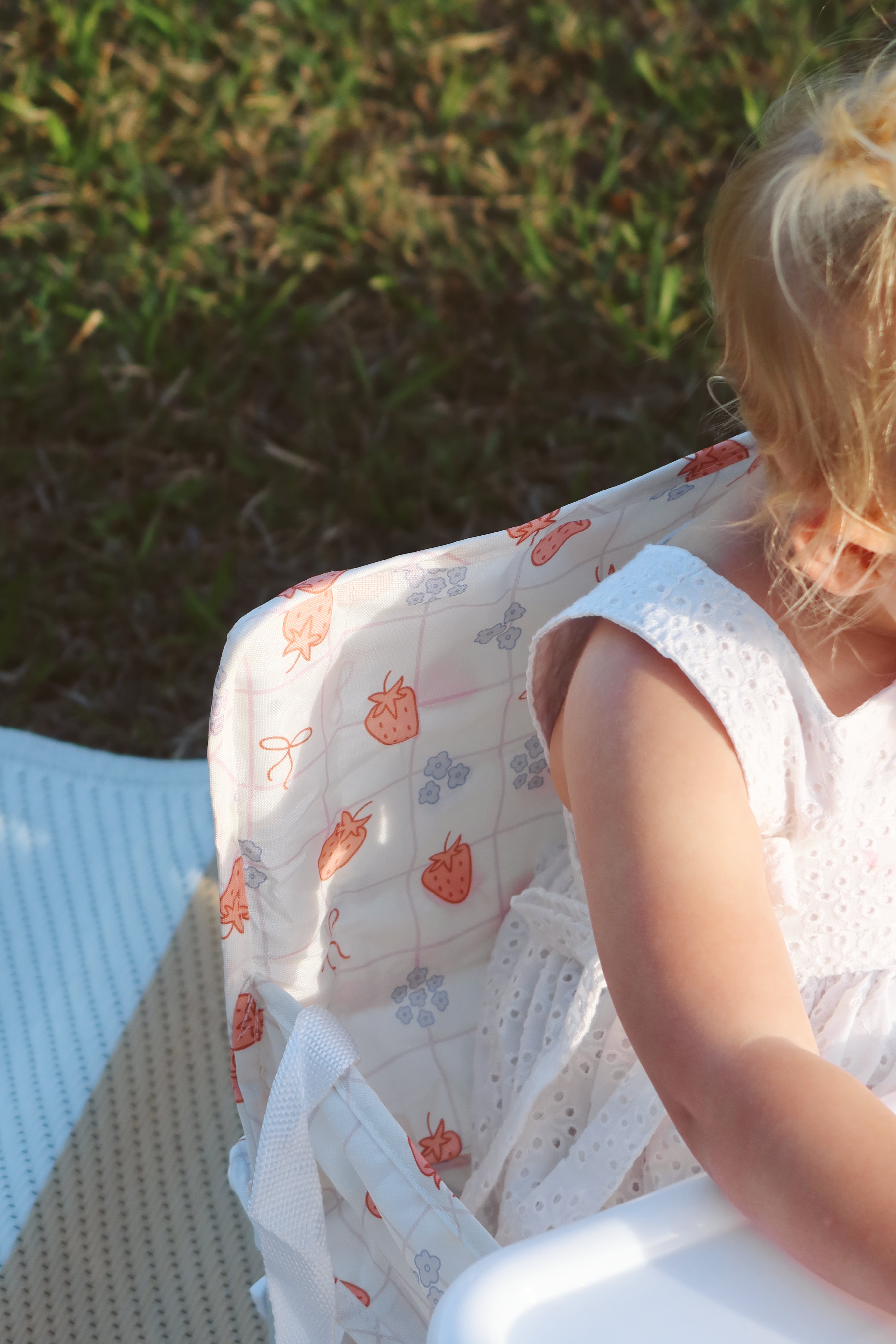 Sandy Bums Portable Chair - Berry