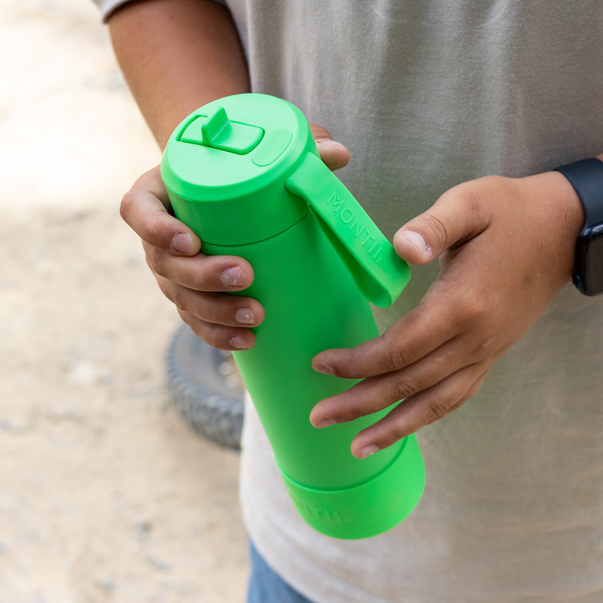 MontiiCo 700ml Drink Bottle Sipper - Apple