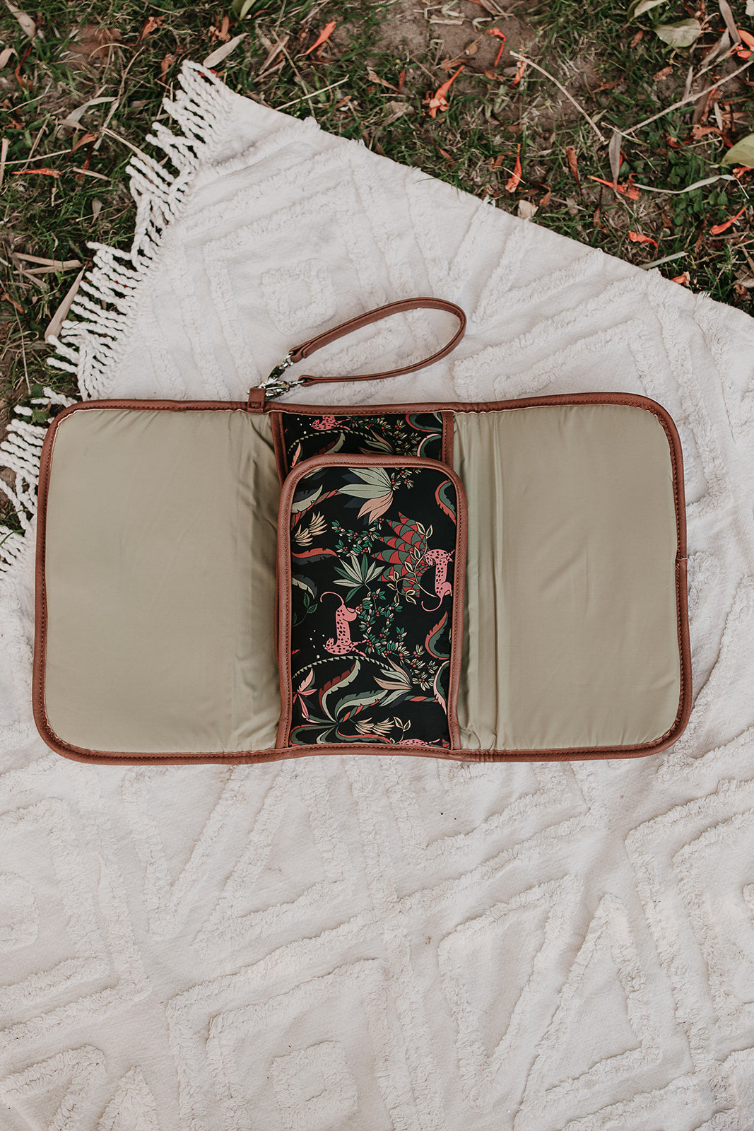 Oioi Change Mat Clutch