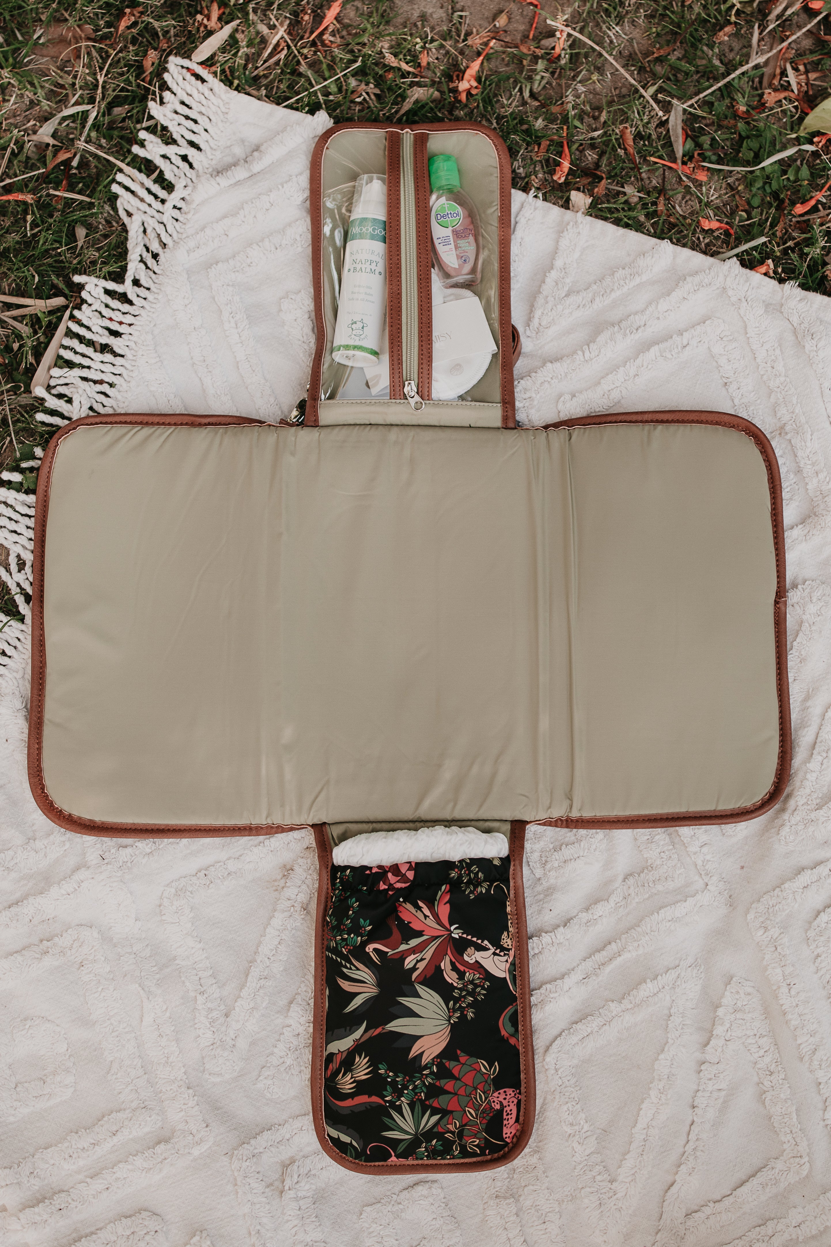 Oioi Change Mat Clutch