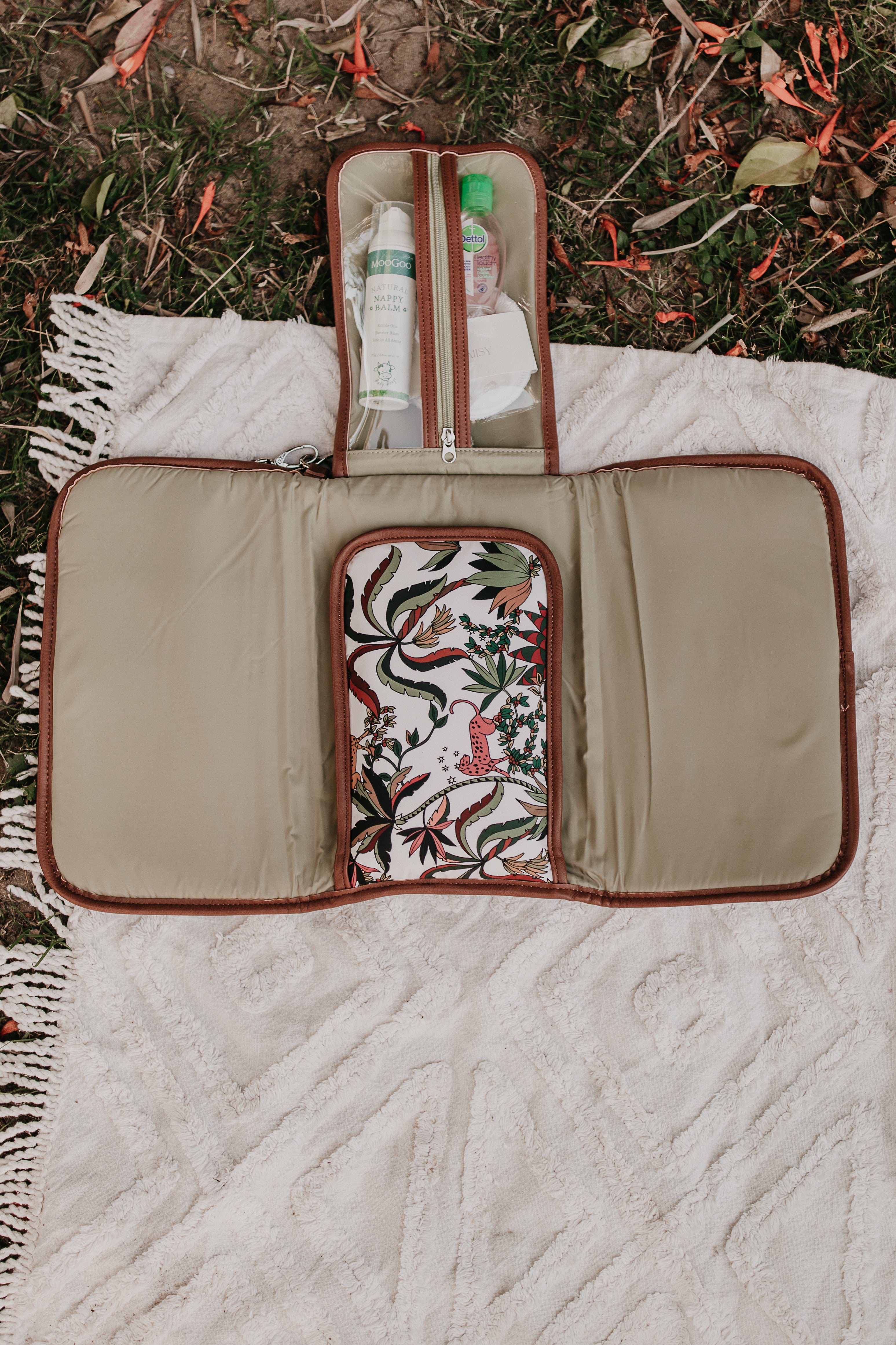 Oioi Change Mat Clutch