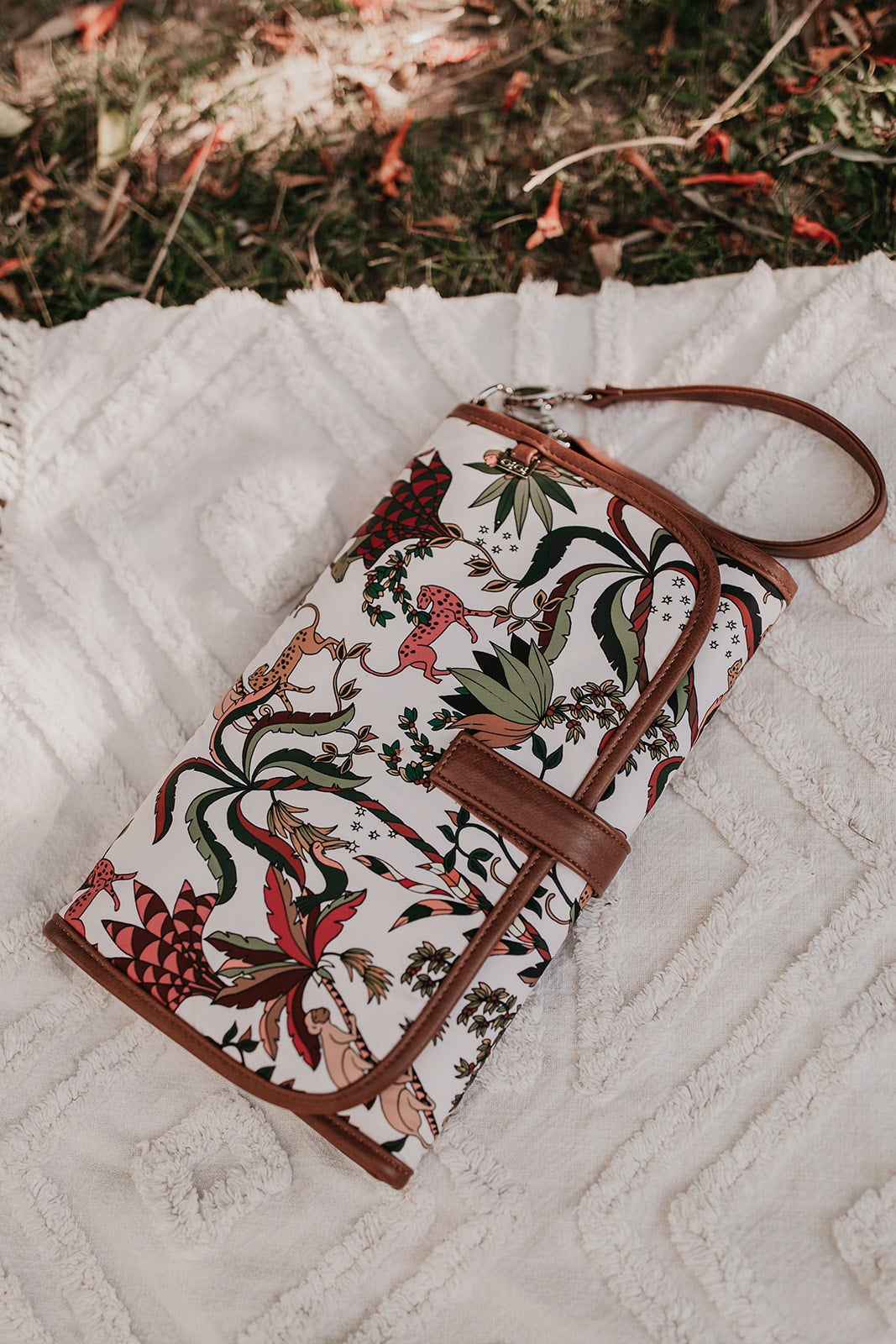 Oioi Change Mat Clutch