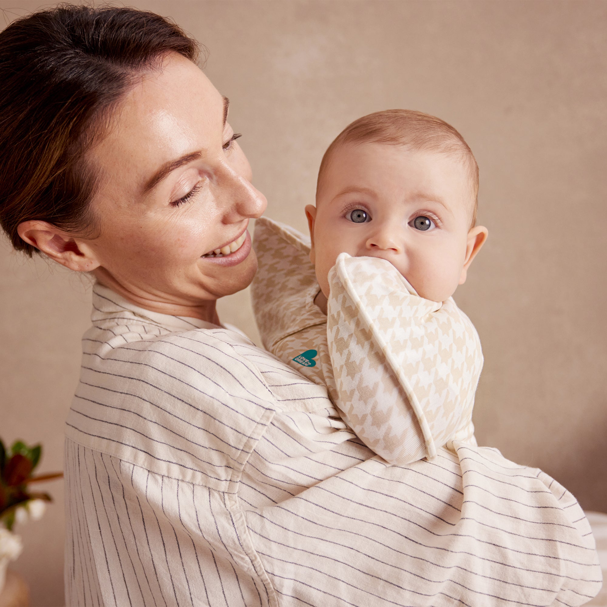 Love to Dream Swaddle Up 1.0 tog Stretch Cotton Houndstooth