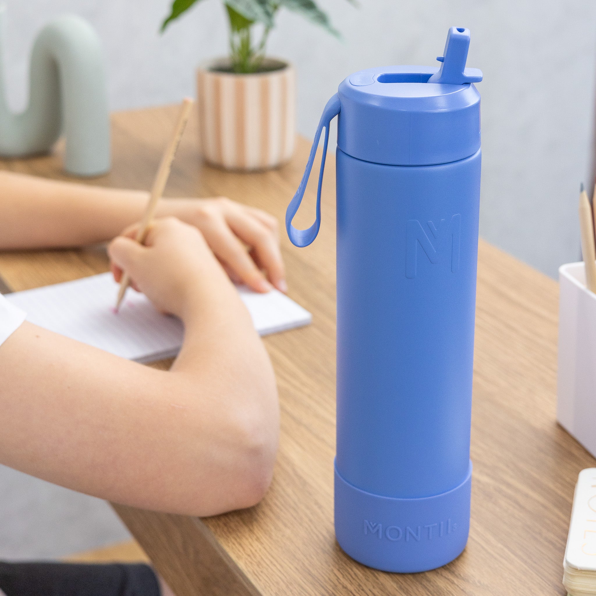 MontiiCo 700ml Drink Bottle Sipper - Splash