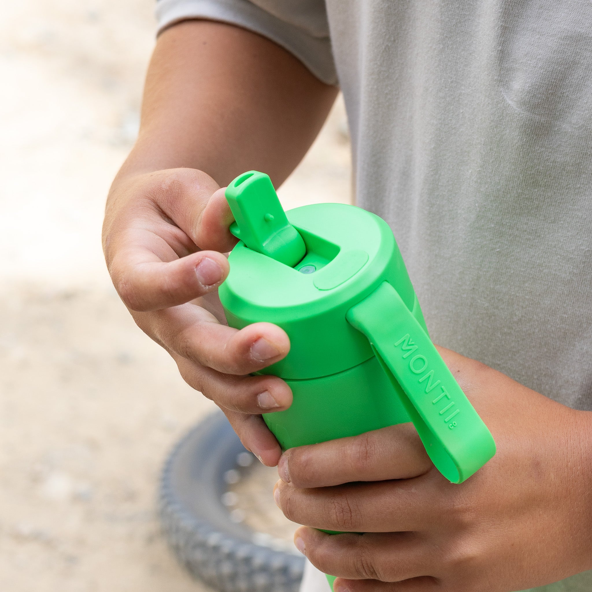 MontiiCo 700ml Drink Bottle Sipper - Apple