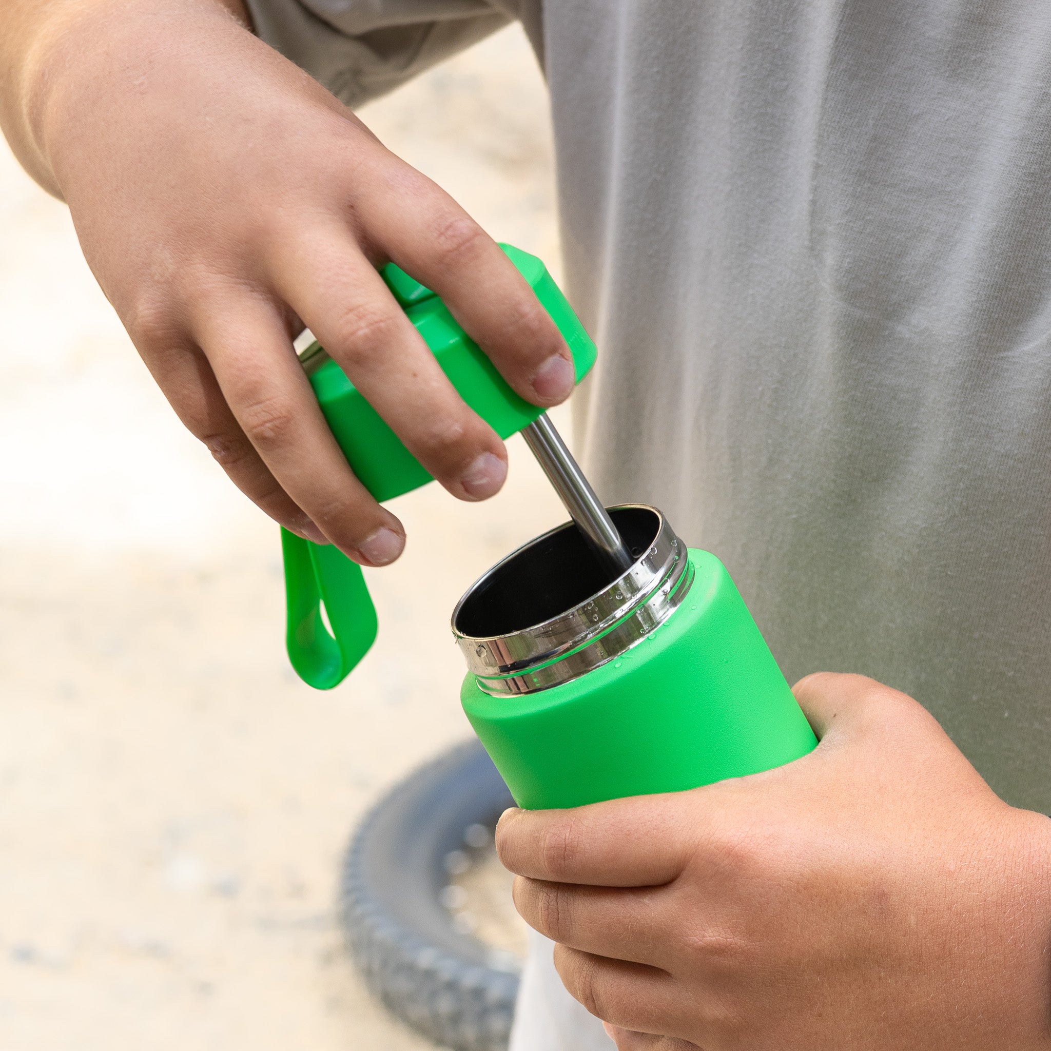 MontiiCo 700ml Drink Bottle Sipper - Apple