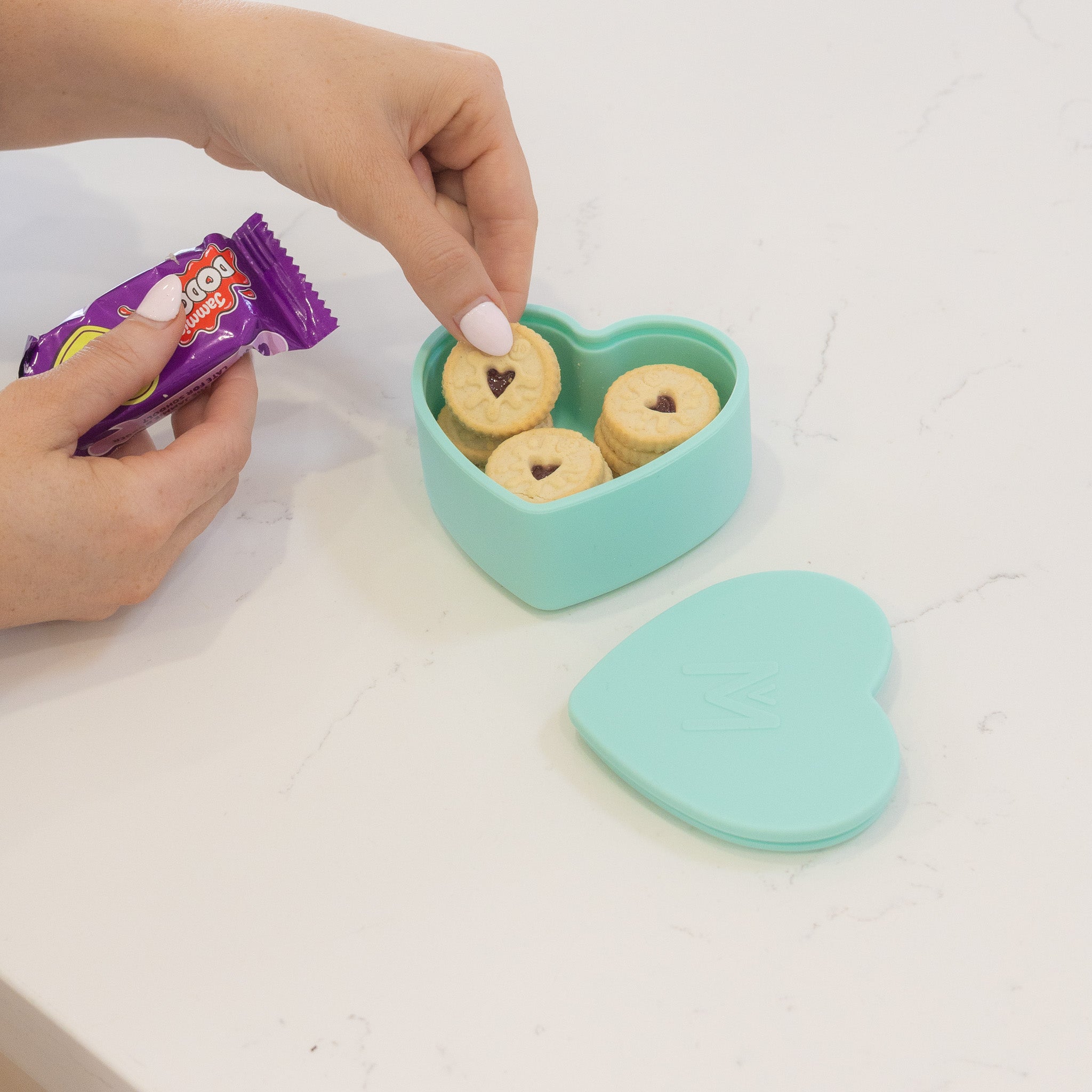 MontiiCo Silicone Heart Tub